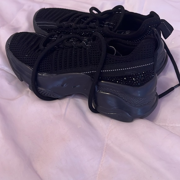 Girls black Steve Madden sneakers size 13 - Picture 2 of 5